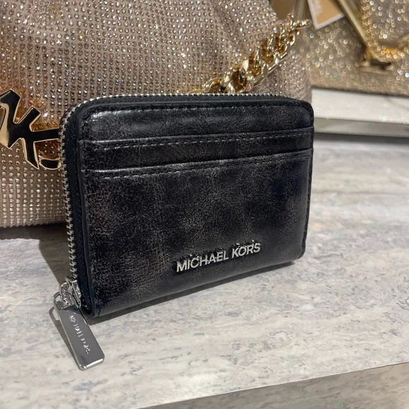 MICHAEL KORS Jet Set Medium Distressed Zip Around Card Case
Black 
NWT - Picture 14 of 16